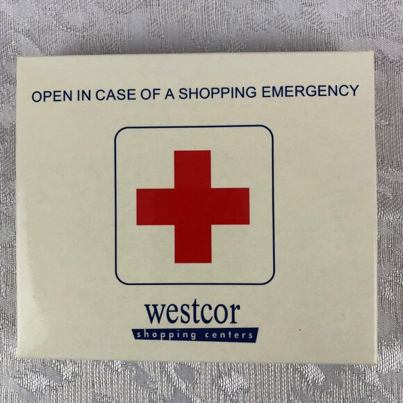“In Case of Emergency Rush Me to The Mall” Spurious Phrase Chain Link Bracelet - Picture 9 of 11